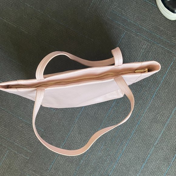 Pink Purse w/ Zipper Enclosures- Perfect for SPRING! 🌷 - Picture 7 of 8